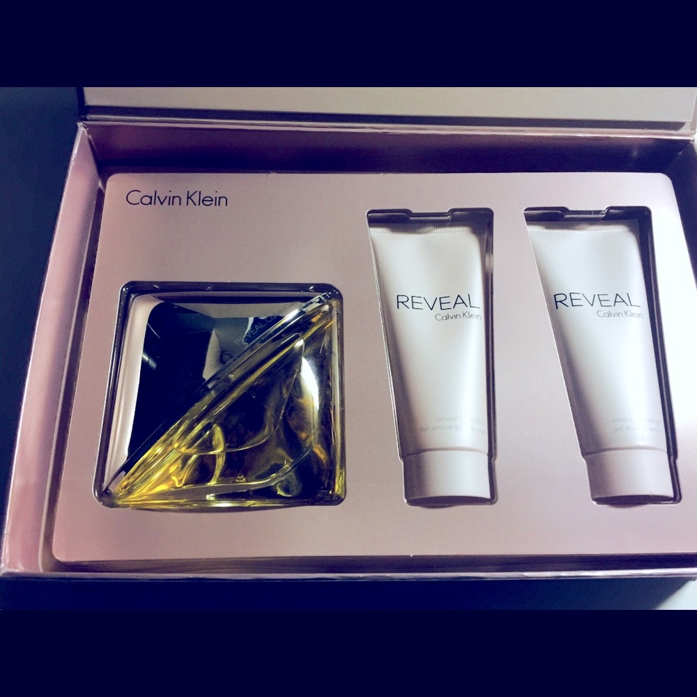 NWOT Calvin Klein Reveal